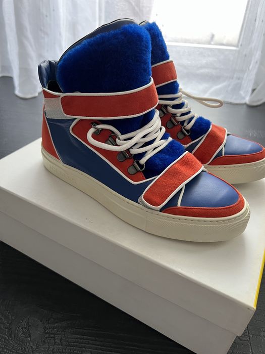 Adidasi deosebiti Iceberg