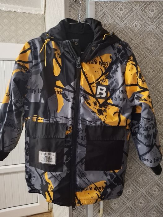Продам куртку на мальчика,весна-осень.