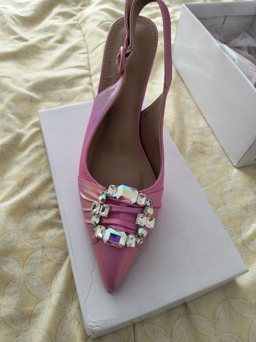 Елегантни дамски обувки