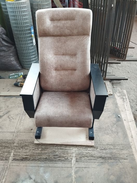 Кровать на металлические каркасе