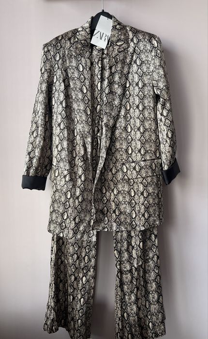 Костюм zara, чисто нов