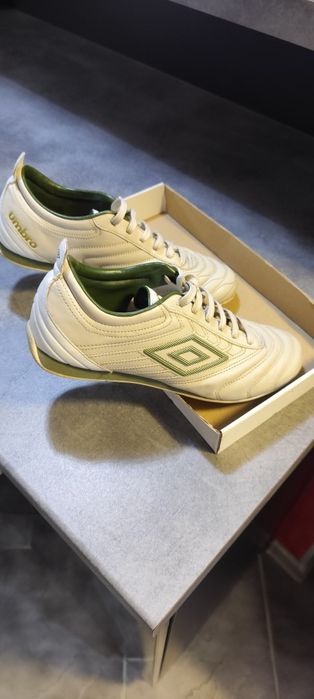 Маратонки Umbro,бежови