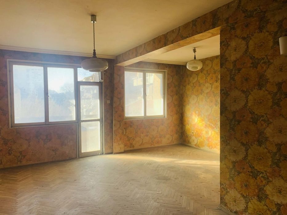 Продава се Многостаен апартамент в Варна, Операта - 100 кв.м за 1367 €/кв.м - Снимка #1