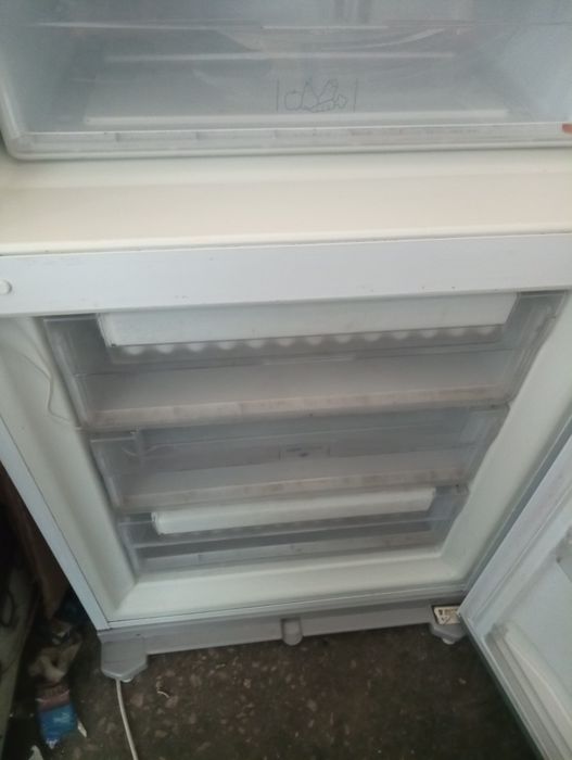 Холодильник Hotpoint Ariston