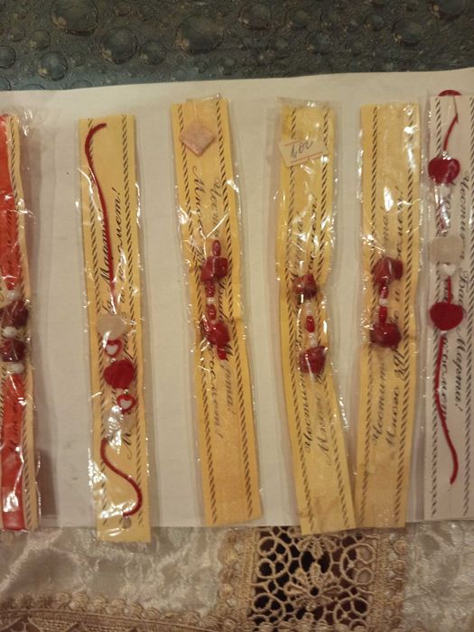 Продавам лот мартеници ,275 броя.