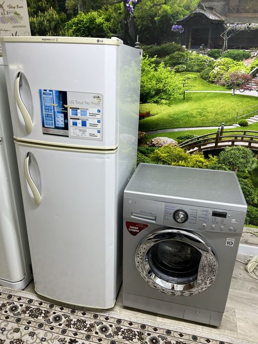 Продам Холодильник с Машинкой