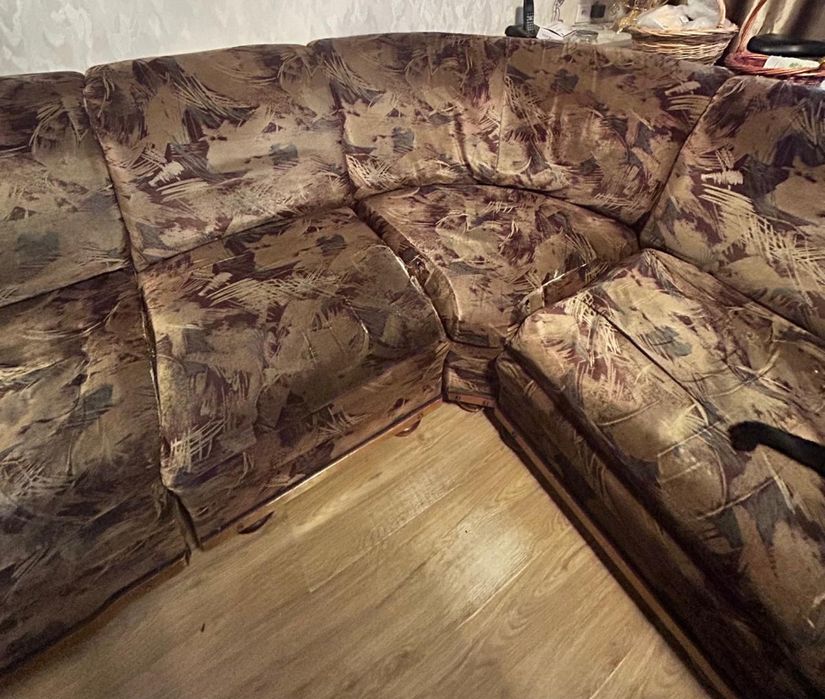 Продается угловой диван не дорогот