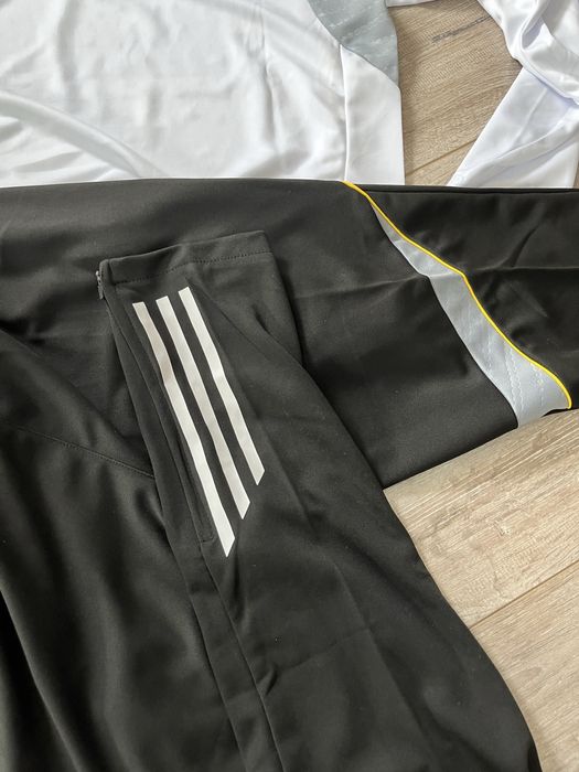 Trebing Real Madrid Adidas sezon 25/26 marime M antrenament