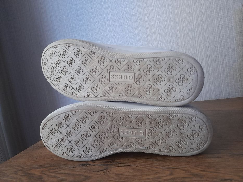 GUESS кецове 38 номер.