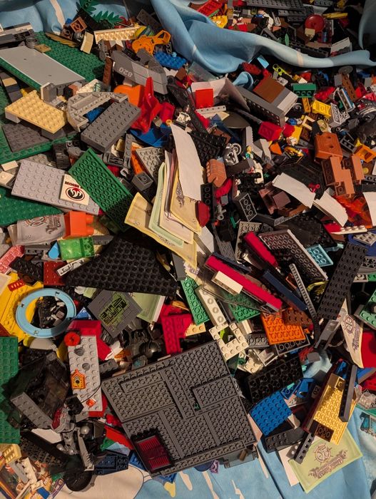 Очень-очень много лего