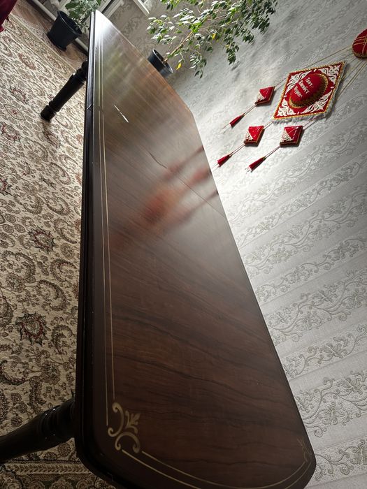 Продам гостевой стол.