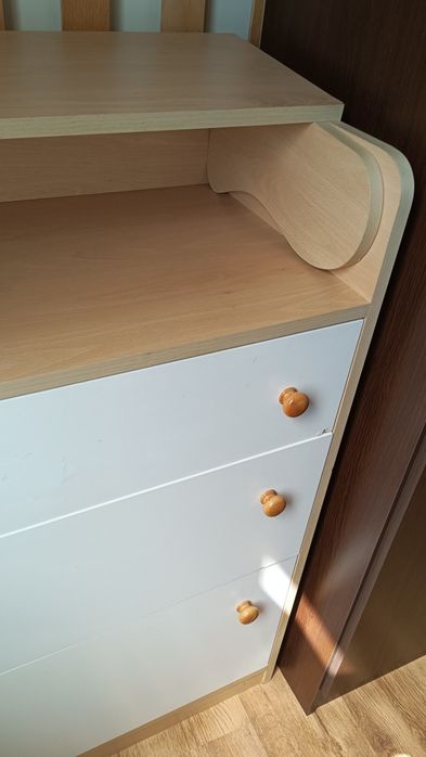 Единични мебели от дърво и дървесина