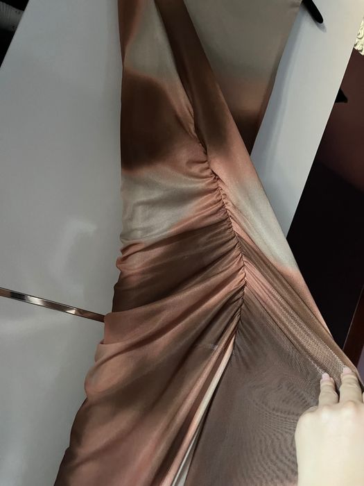 Stradivarius xs дълга рокля чисто нова