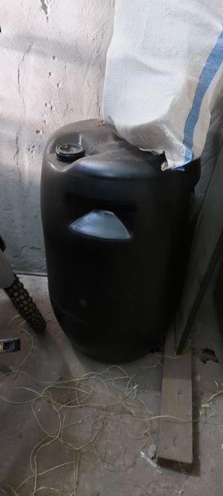 Продам бочку пластик