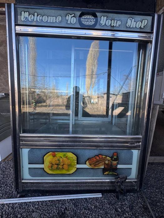 Xaladelnik vitrina,shkaf