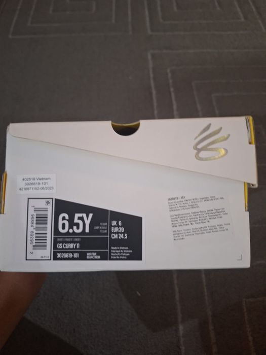 Pantofi baschet Curry 11