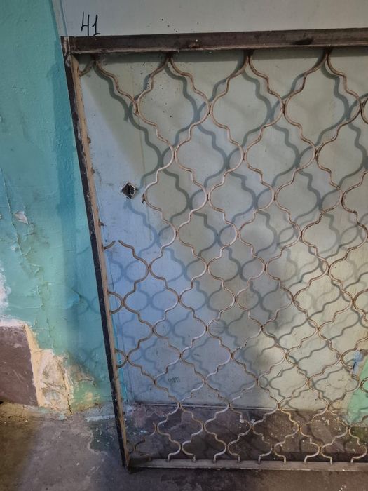 Продам решетку на окно