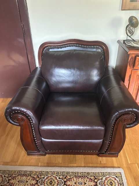 Vând 2 fotolii piele in stare excelenta