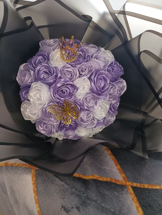 Vând  buchete de trandafiri din satin și săpun