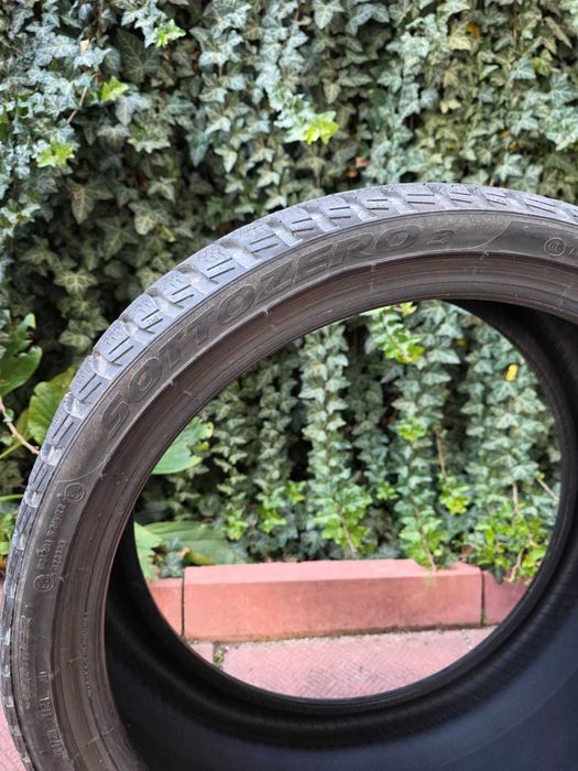 Зимни гуми Pirelli sottozero 3 235/35/20  от Tesla model 3, 7 mm.