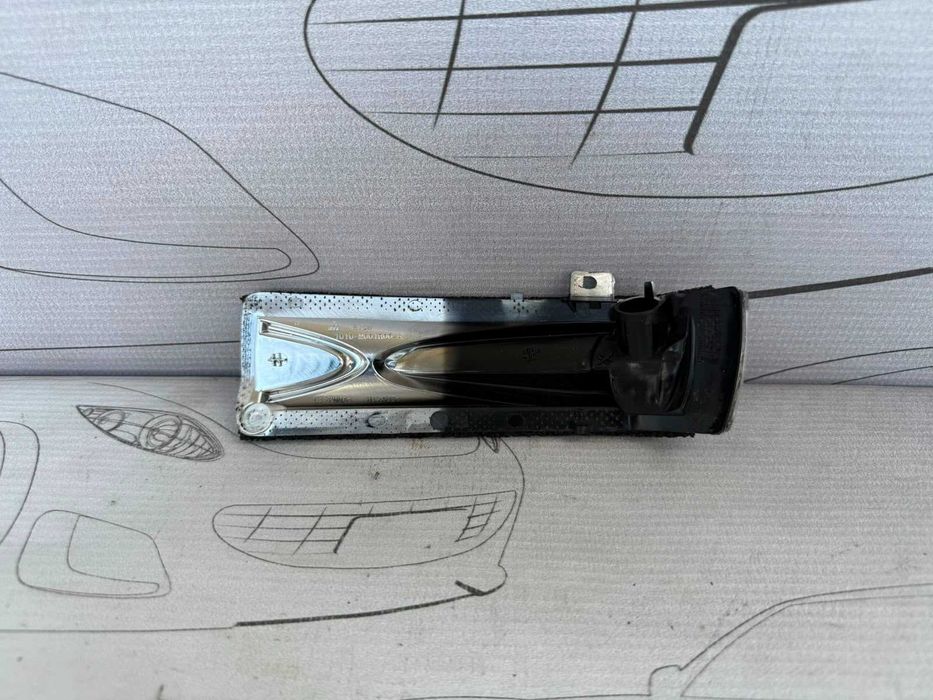 Semnalizare Oglindă Dreaptă Fiat Doblo 2010 / 2010-2022 Cod OEM 71765377 (5G2)