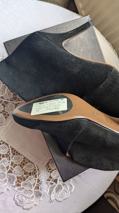 Botine piele întoarsă Lola Cruz 38
