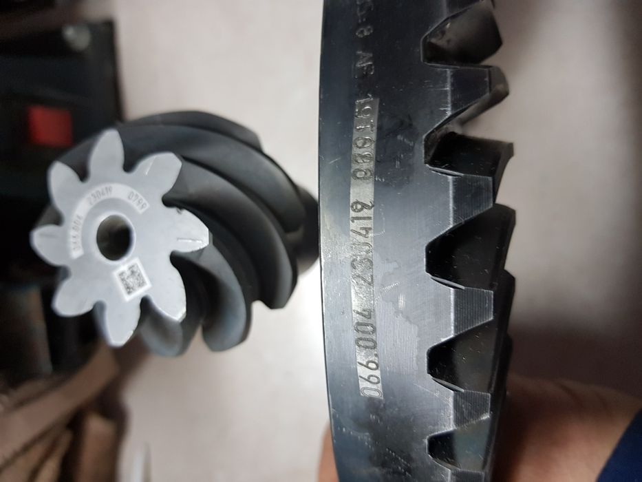 Мерцедес Г-клас w463.w461 НОВИ пиньон и корона