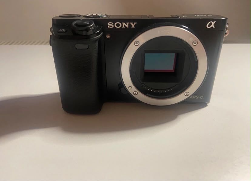Camera Foto Profesionala Sony A6000 + obiectiv