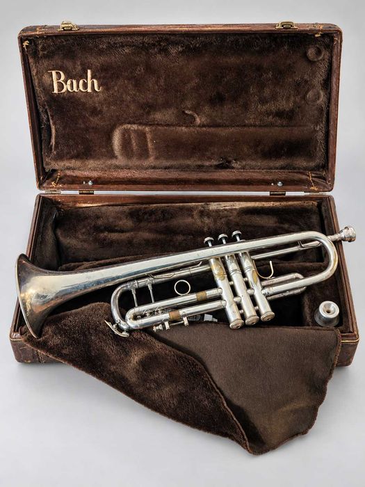 Професионална тромпета Vincent Bach Stradivarius – Elkhart USA, с оригинален куфар