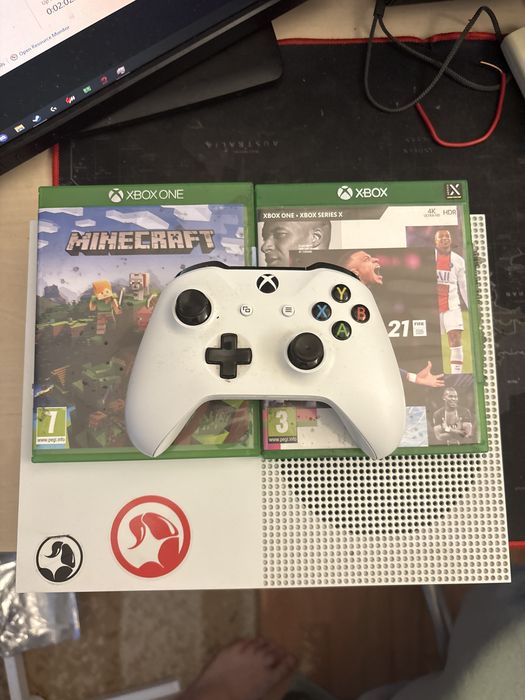 xbox one s 1tb FULL BOX+maneta+2jocuri