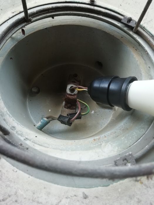 Лампа с шапка от бомбубежище