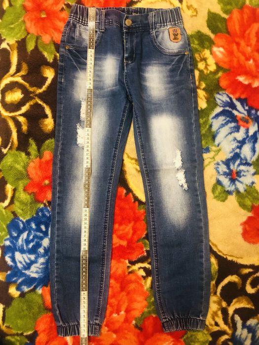 Джинсы на мальчика 8-9 лет