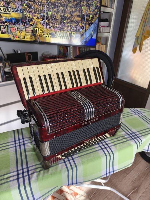 Vând acordeon Hohner Tango 2 preparat bandon,80 bass,impecabil!
