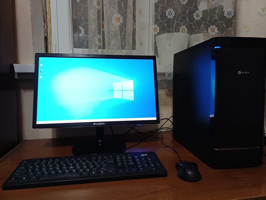 Настольный компьютер в полной комплектации,  в отличном состояние.