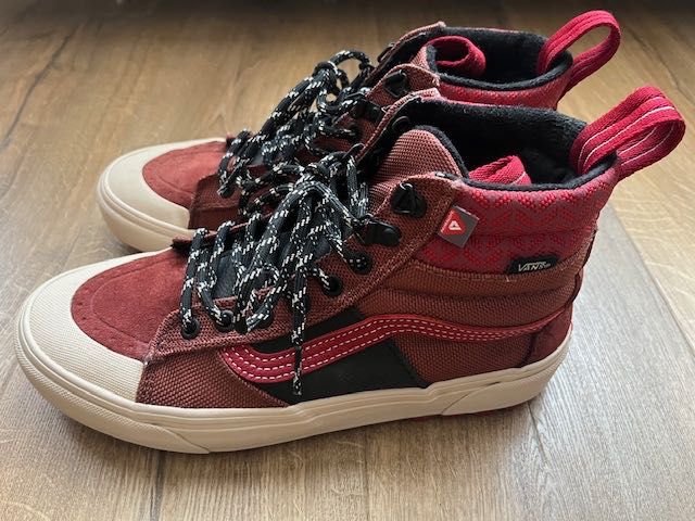 Продавам обувки VANS SK8-HI MTE-2 - 40.5 номер