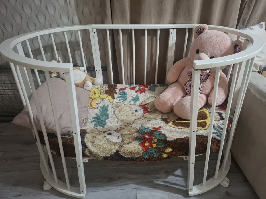 Отдам за вкусняшку детскую кроватку трансформер