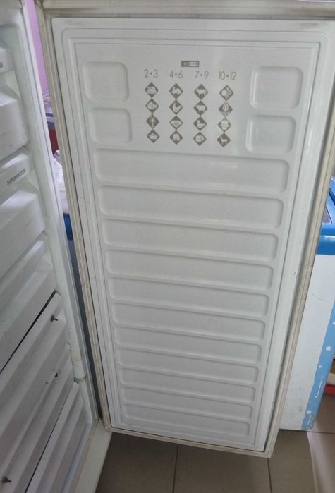 Продам морозильник Indesit