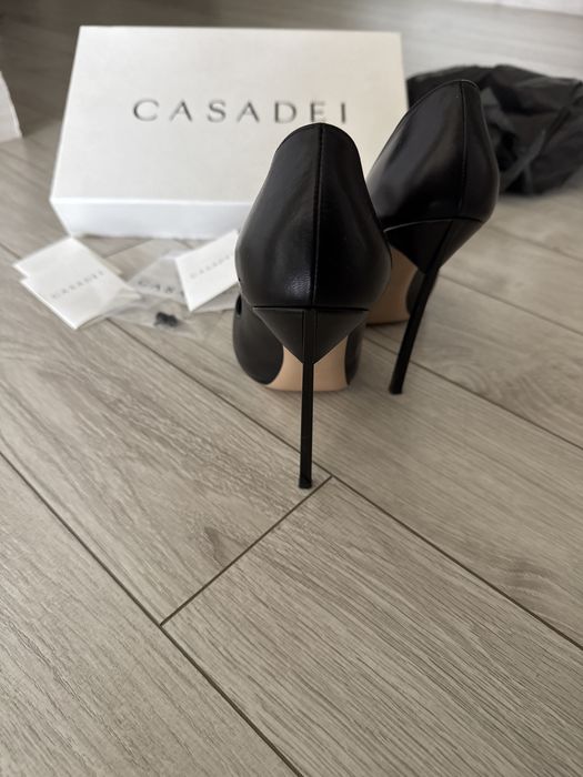 Pantofi eleganti Casadei