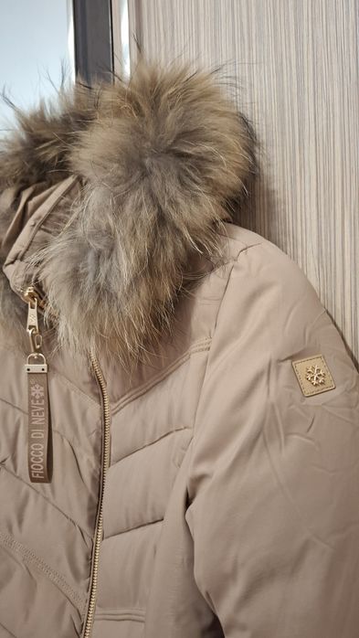 Чисто,ново,зимно,дебело,топло яке с качулка и два джоба и подаръци;65€