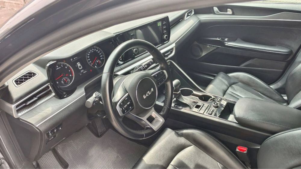 Shaxsiy Kia K5 2023-yilgi avtomobilimni a’lo holatda sotaman.