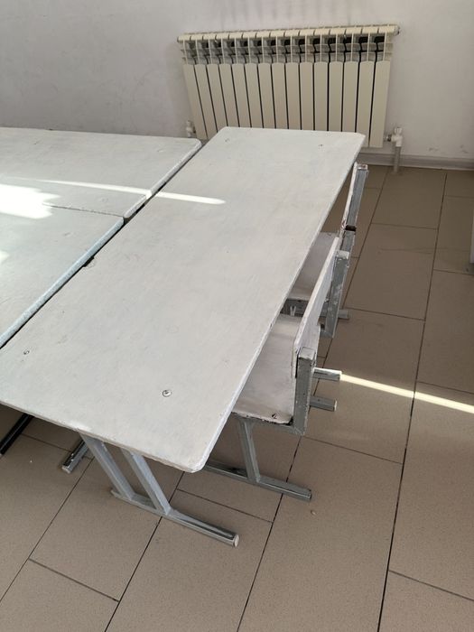 Парты и стулья для учебы