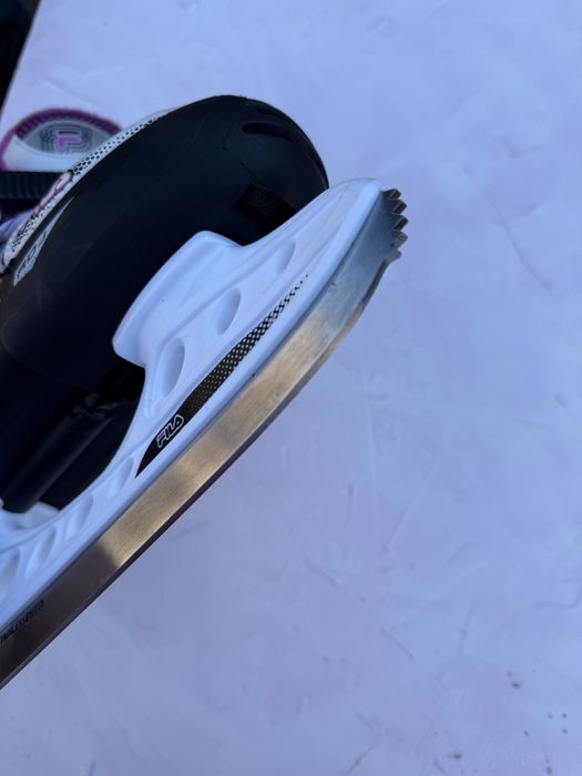 Продам регулируемые коньки