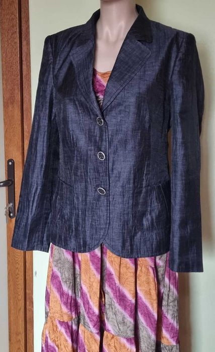 Sacou Basler, 86% in, 14% poliamida, captusit cu acetat, marimea M