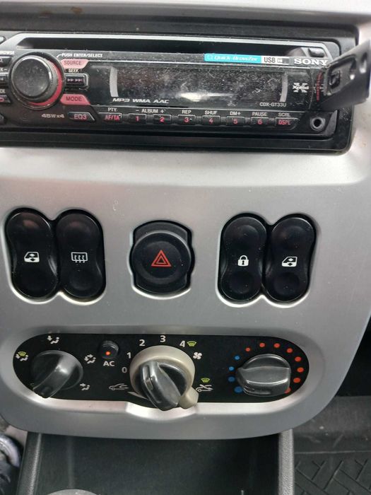 Dacia Sandero ediția limitată Kiss FM / 2009