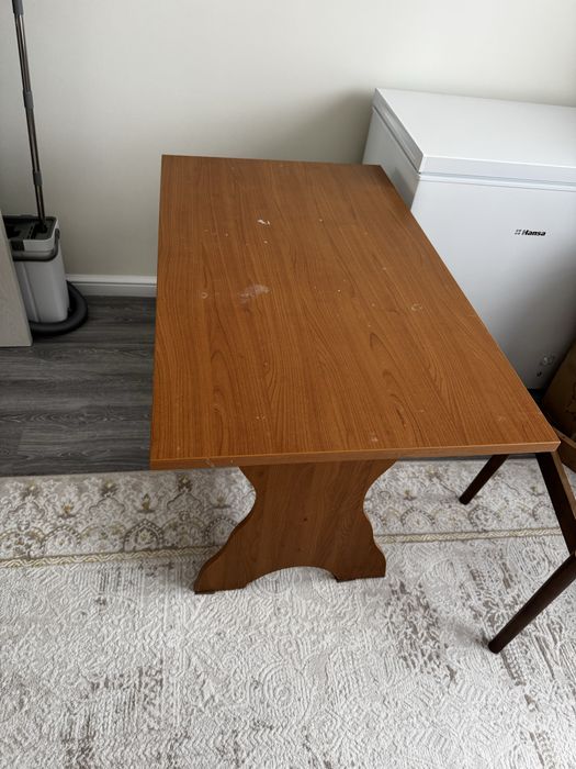 Продам стол размером 105х61