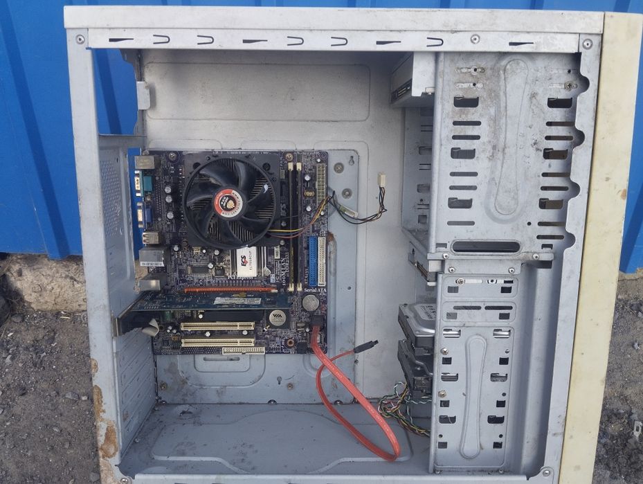 Продаю Системный блок Старый