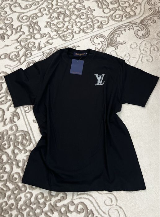 Продаю футболку lv