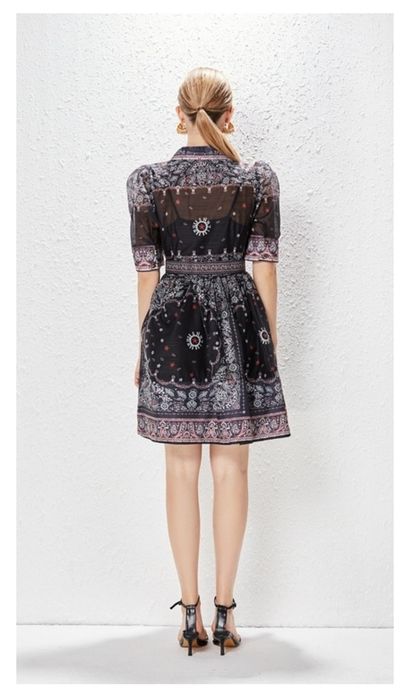 Платье с узорами