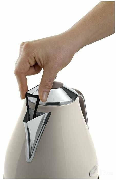 Чайник De'Longhi KBJ2001W: стильный и функциональный
Чайник De'Longhi
