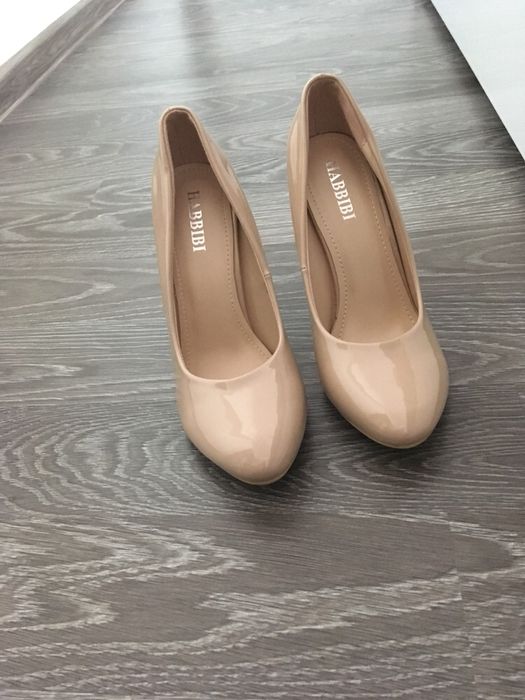 Pantofi lacuiti marimea 39, noi